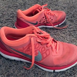 Nike Fitsole gym shoes